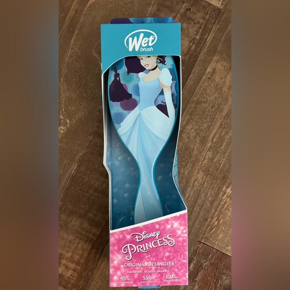 Brand new in box Cinderella Wet brush.